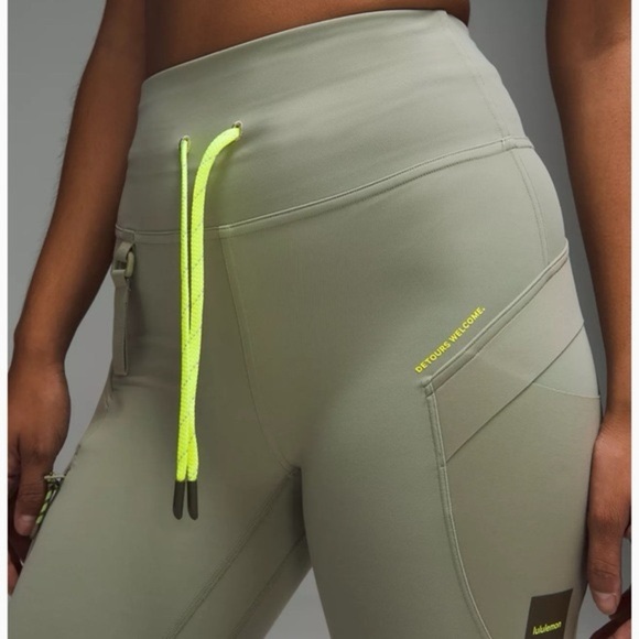 LULULEMON Cargo Super-High-Rise Hiking Short 8" - Picture 2 of 13